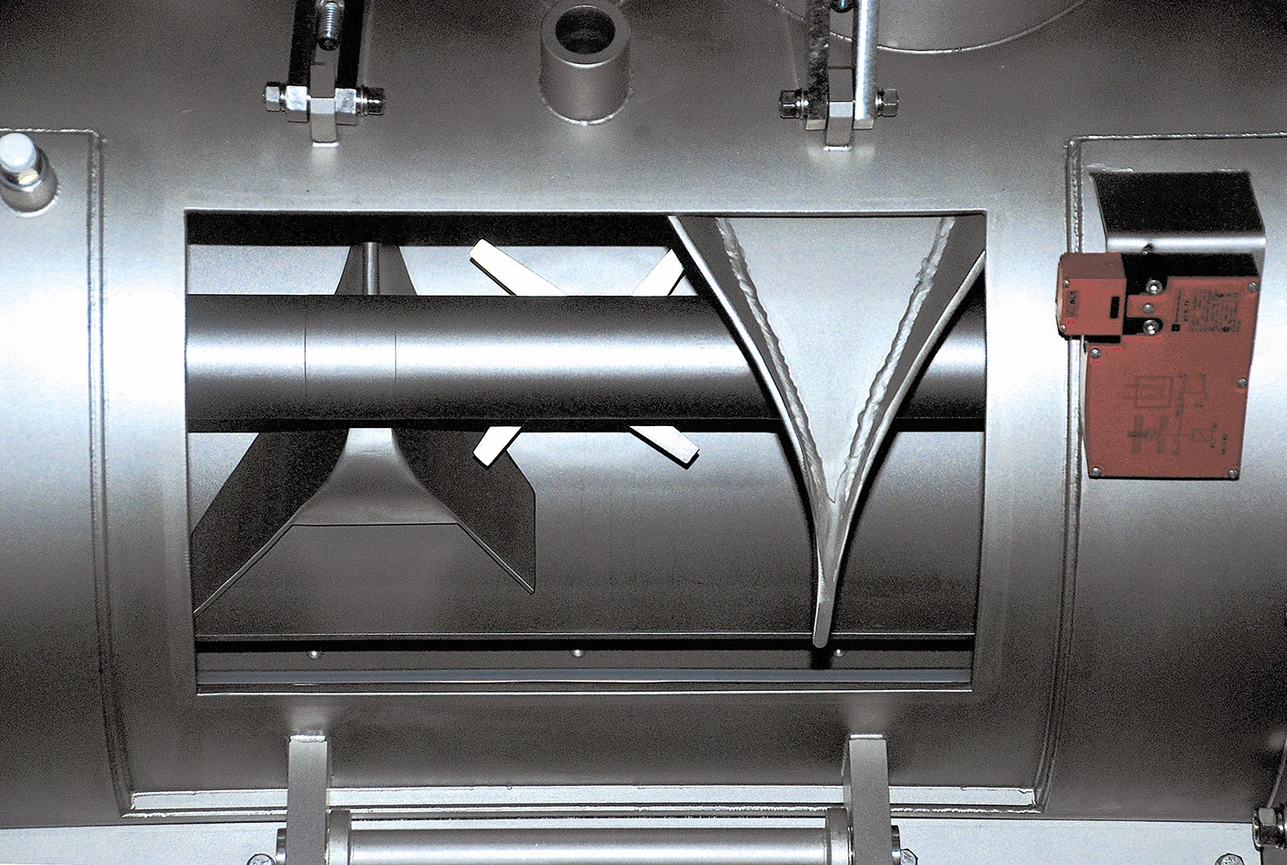 Dettaglio 2 del miscelatore industriale KB2PT00100DD MC² — MISCELAZIONE DI MINERALI PER BLOCCHI DI SALE PER BOVINI